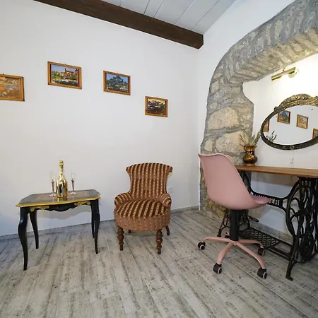 Rustic Stonehouse With Jacuzzi Holiday home Bajcici