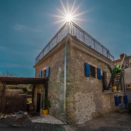 Rustic Stonehouse With Jacuzzi