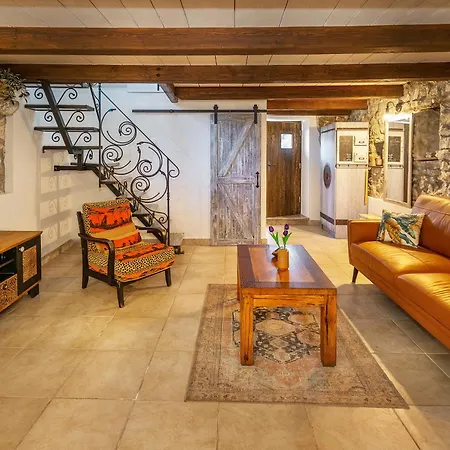 Rustic Stonehouse With Jacuzzi Holiday home Bajcici