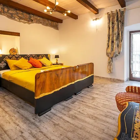 Holiday home Rustic Stonehouse With Jacuzzi