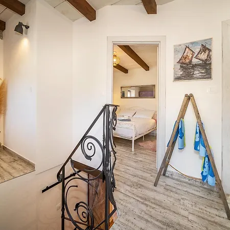 Dom wakacyjny Rustic Stonehouse With Jacuzzi *