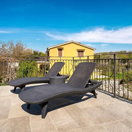 Rustic Stonehouse With Jacuzzi