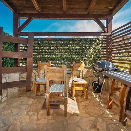 Rustic Stonehouse With Jacuzzi Σπίτι διακοπών *