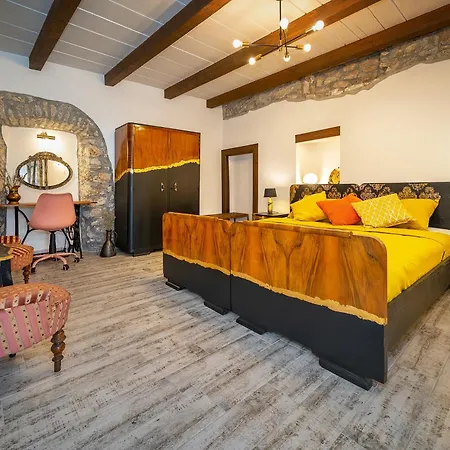 Σπίτι διακοπών Rustic Stonehouse With Jacuzzi *